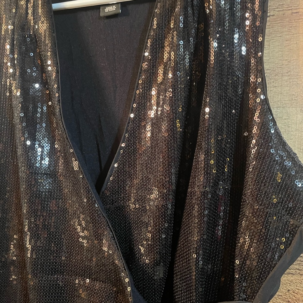 🔥 SOLD🔥White House Black Market sequin blouse - Picture 2 of 7